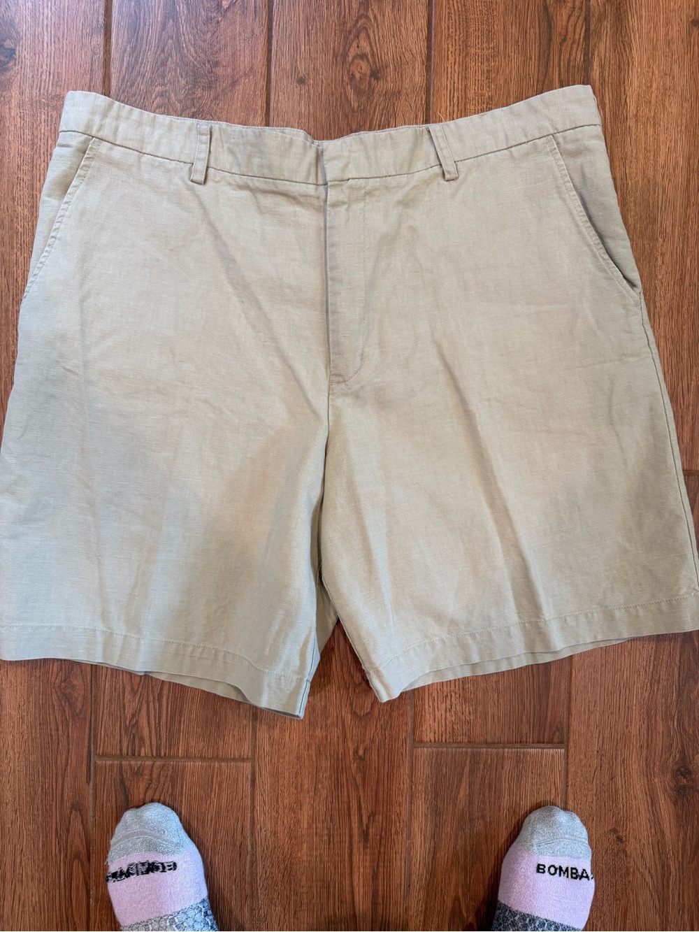 Breakwater Men's Classic Khaki linen Shorts 8” / men’s 42